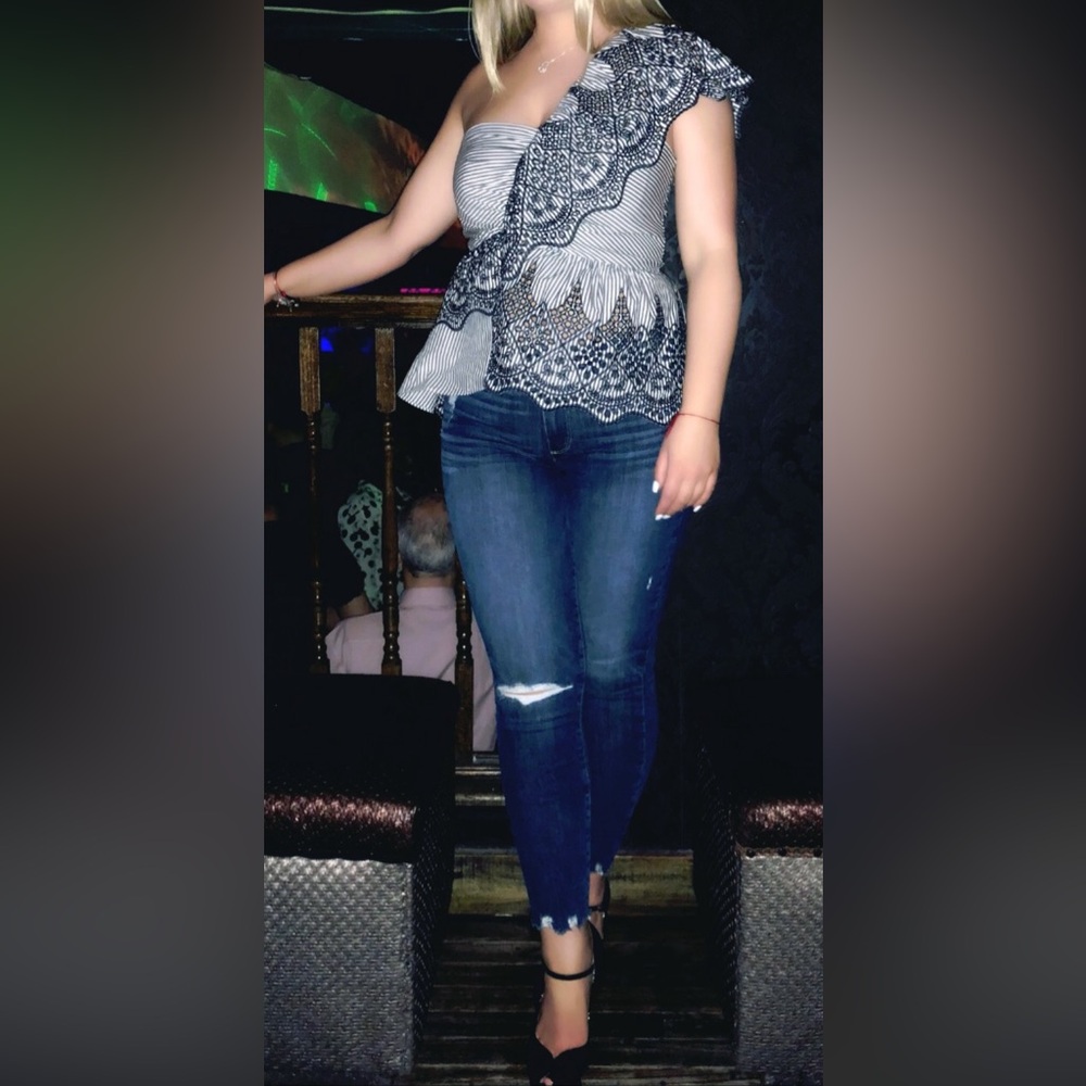 Top / bcbg